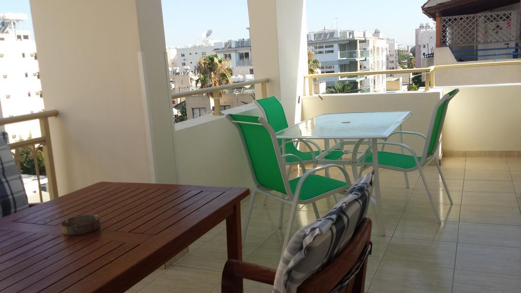 Panikos Beach Apartment I Larnaca Esterno foto