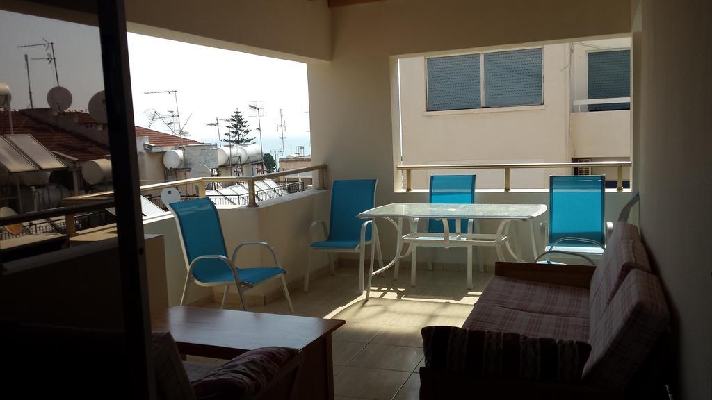 Panikos Beach Apartment I Larnaca Esterno foto